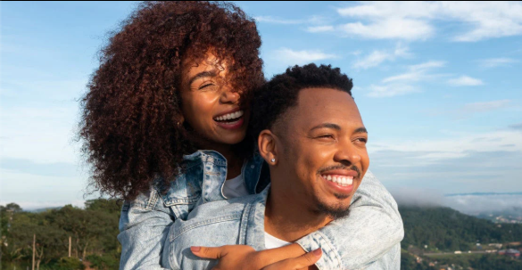 Couple laughing together with confident smiles – VTIISAMAO